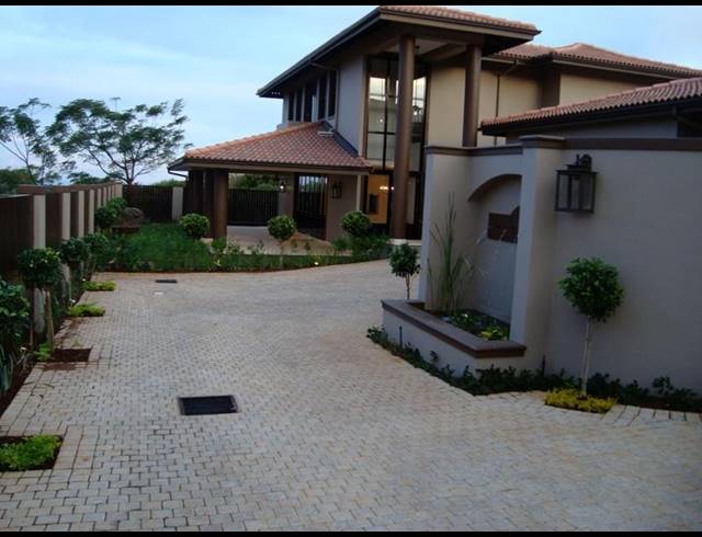 3 BEDROOM TOWNHOUSE FOR SALE IN IZINGA